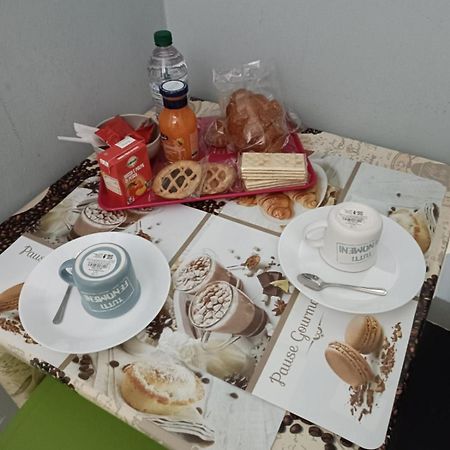 Hotel Ded 1 Checkin A Richiesta Parma Dış mekan fotoğraf