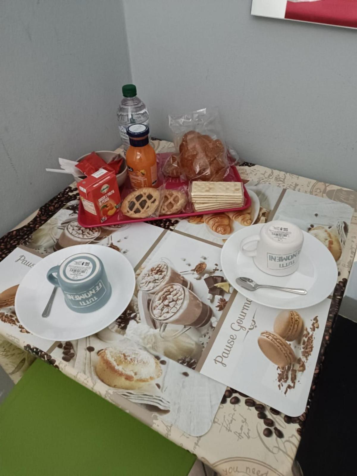 Hotel Ded 1 Checkin A Richiesta Parma Dış mekan fotoğraf